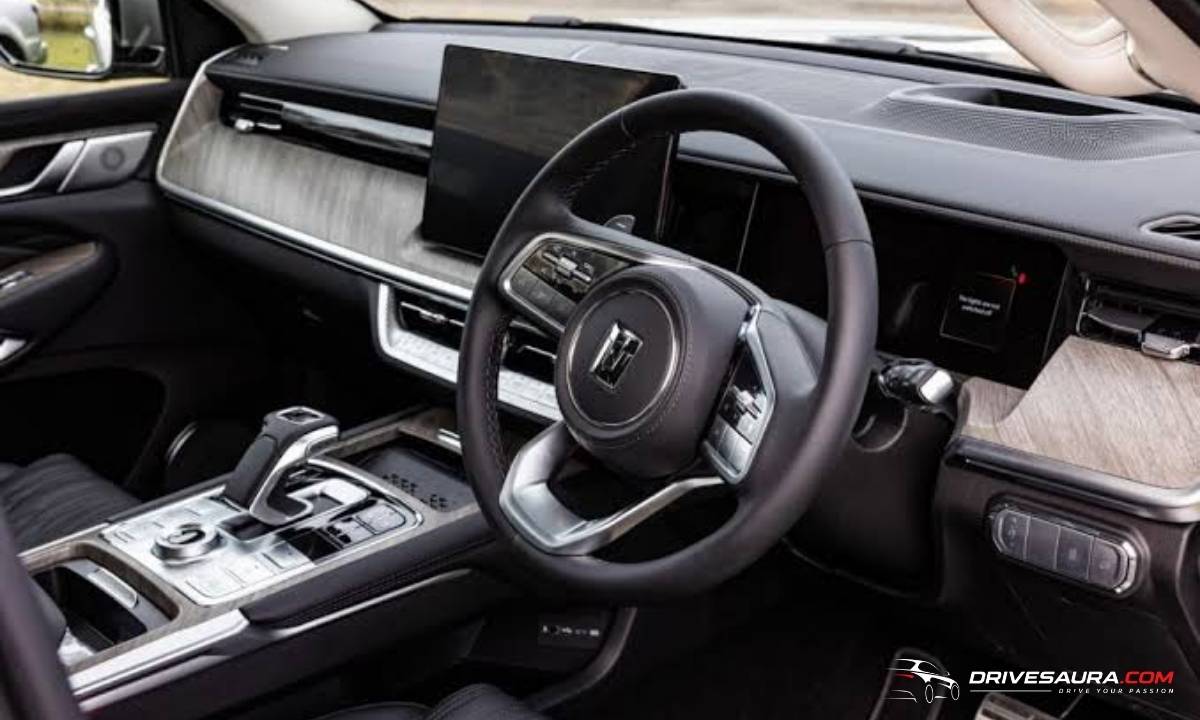 tank-500-hev-interior-features